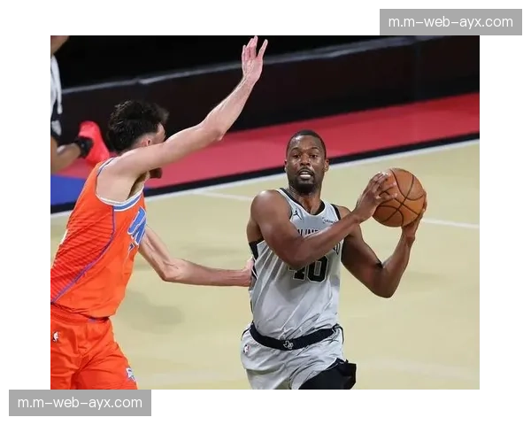 马刺九连胜强势追击，文班亚马内线统治力重塑西部格局