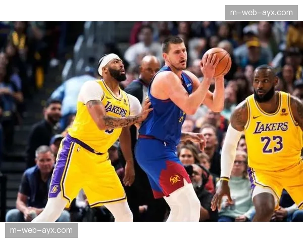 湖人经验优势体现：詹姆斯关键时刻控场与失误控制